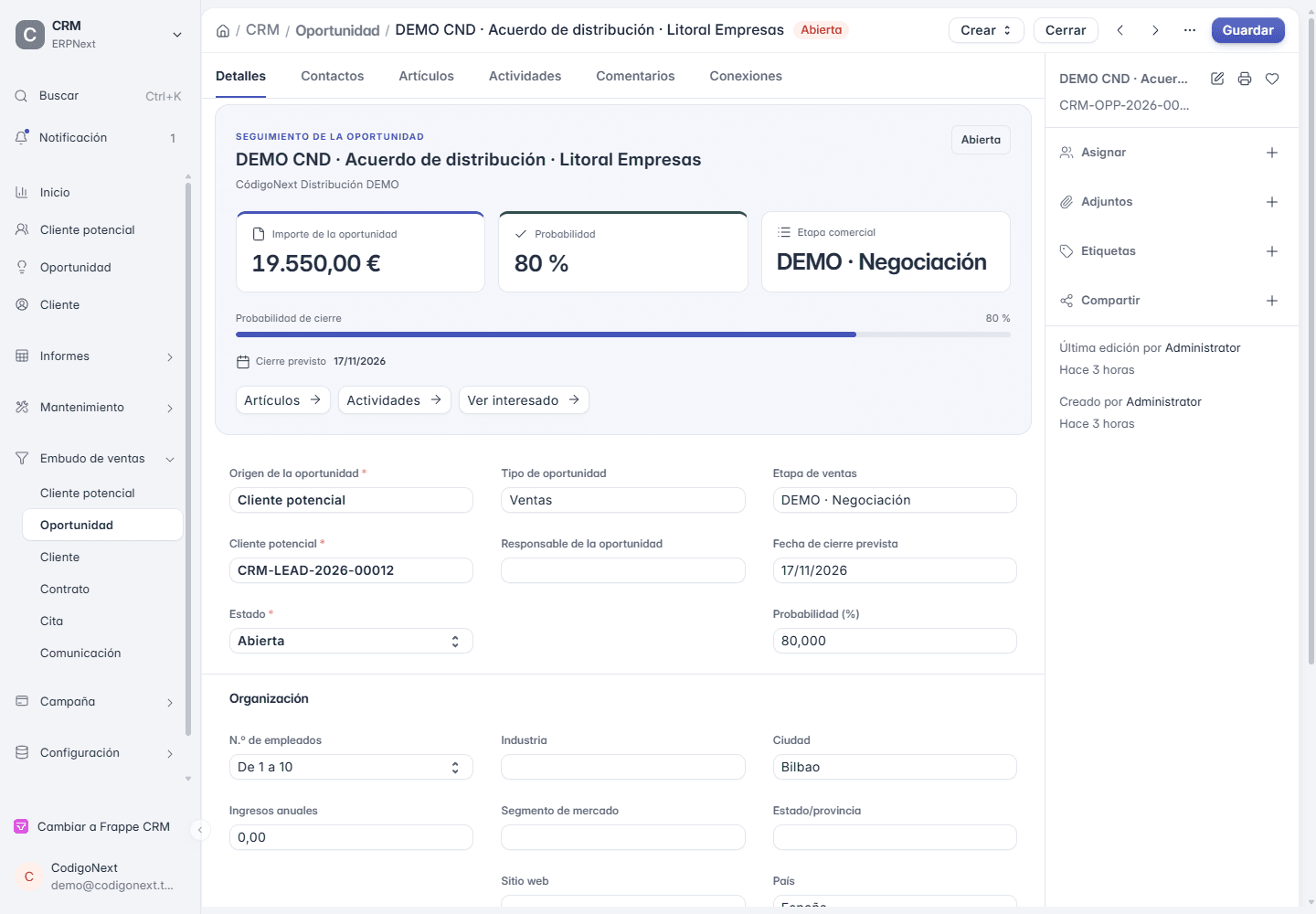 Oportunidad de demostración en el CRM de ERPNext con importe, probabilidad del 80 %, etapa de negociación y fecha de cierre prevista
